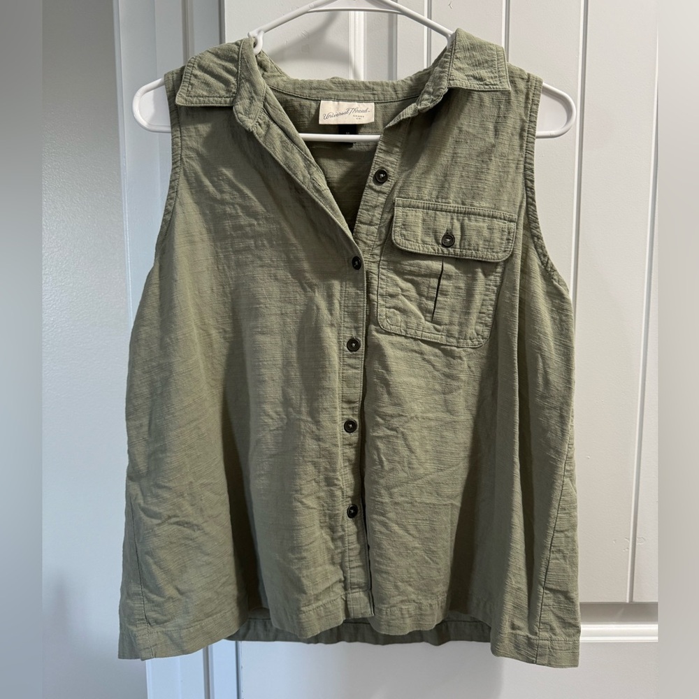 Universal Thread Sleeveless Button-Up